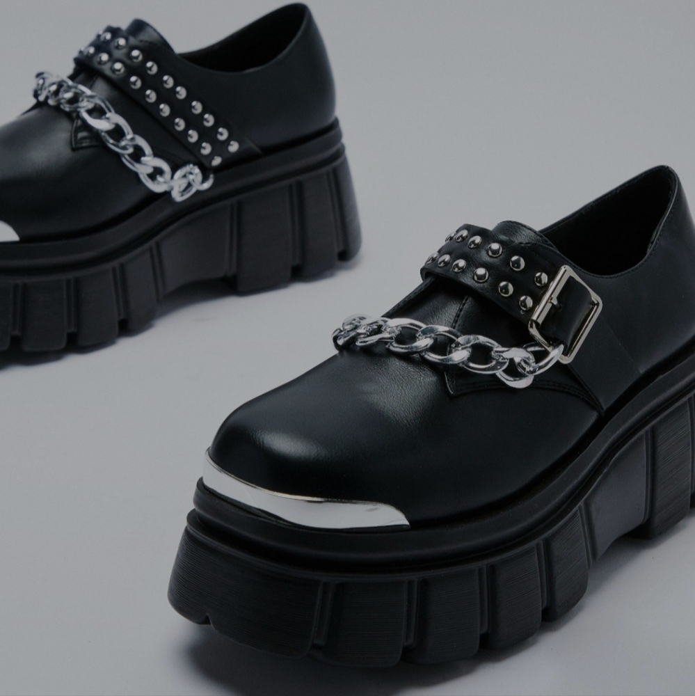 THESE SHOES I NEED TO FIND